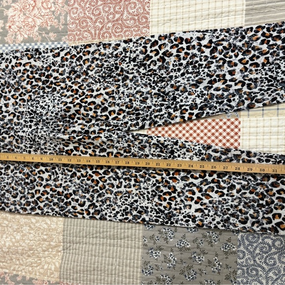 🐆Leopard Print Pants 🐆 - Picture 4 of 10